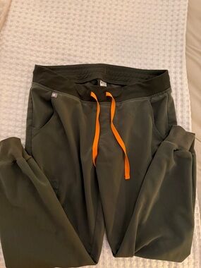 FIGS moss Zamora scrub joggers